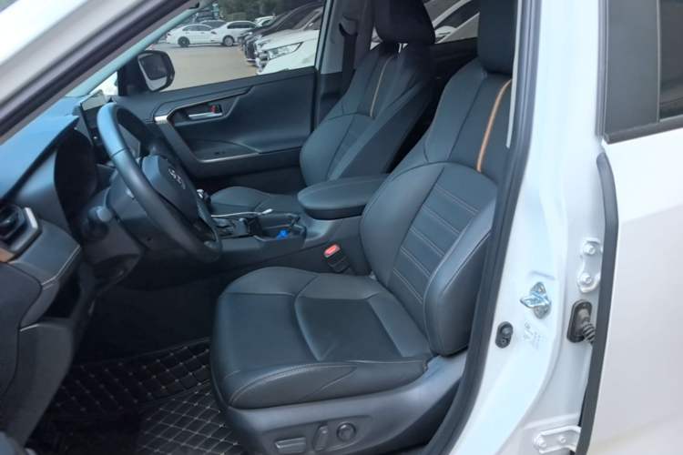 Used Toyota Wildlander 2024 2.0L CVT Two-Wheel Drive Luxury PLUS Edition Left Front Seat