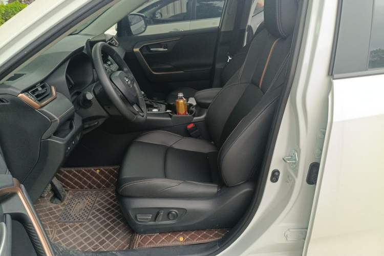 Used Toyota Wildlander 2024 2.0L CVT Two-Wheel Drive Urban Edition Left Front Seat