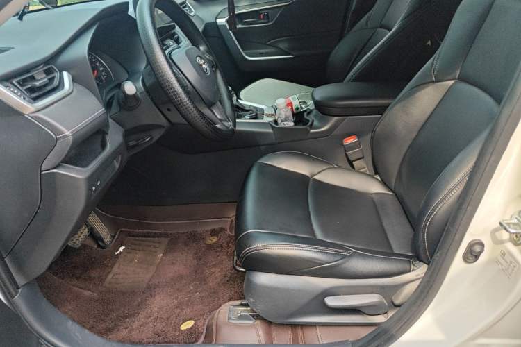 Used Toyota Wildlander 2024 2.0L CVT Two-Wheel Drive Leading Edition Left Front Seat