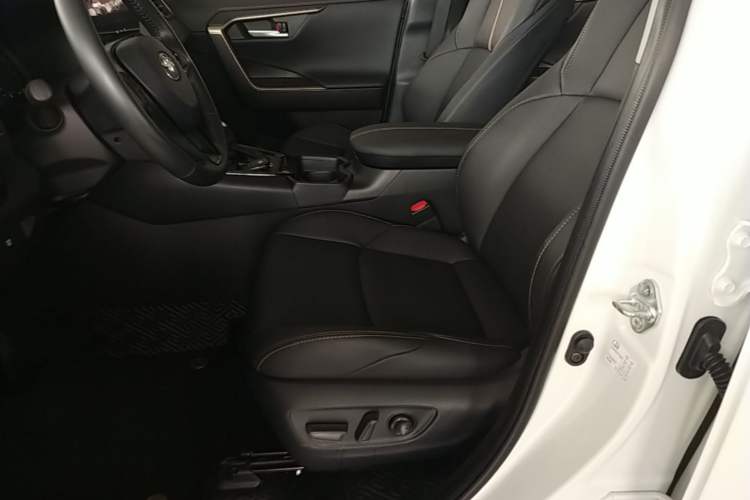 Used Toyota Wildlander 2024 2.0L CVT Two-Wheel Drive Urban Edition Left Front Seat