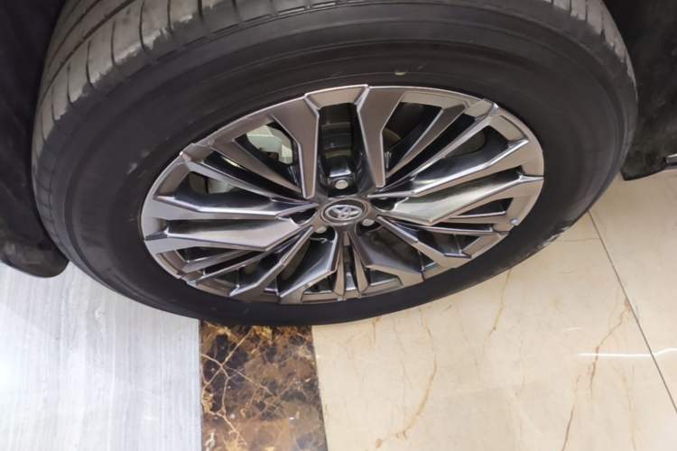 Used Toyota Wildlander 2024 Dual-Motor 2.5L E-CVT Two-Wheel Drive Luxury PLUS Edition Left Front Wheel Hub