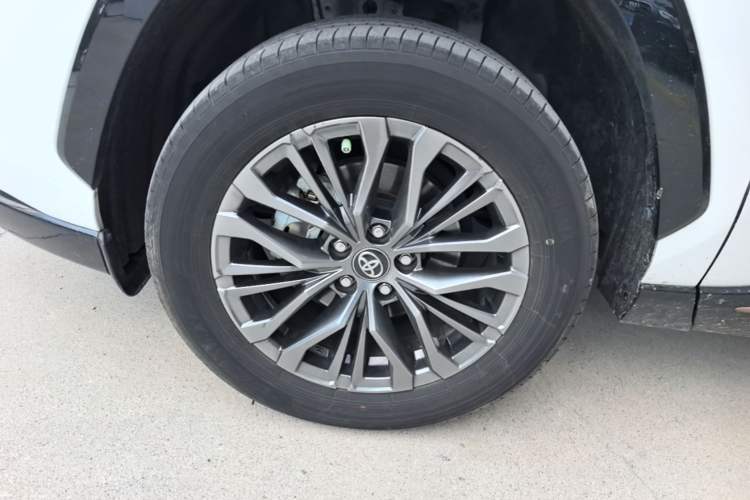 Used Toyota Wildlander 2024 2.0L CVT Two-Wheel Drive Luxury PLUS Edition Left Front Wheel Hub
