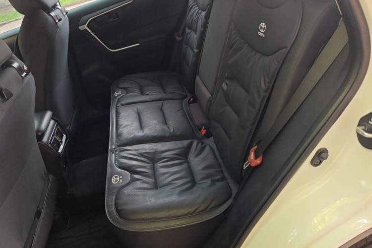 Used Toyota Wildlander 2024 2.0L CVT Two-Wheel Drive Leading Edition Left Rear Seat