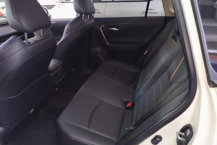 Used Toyota Wildlander 2024 Dual-Motor 2.5L E-CVT Two-Wheel Drive Luxury PLUS Edition Left Rear Seat