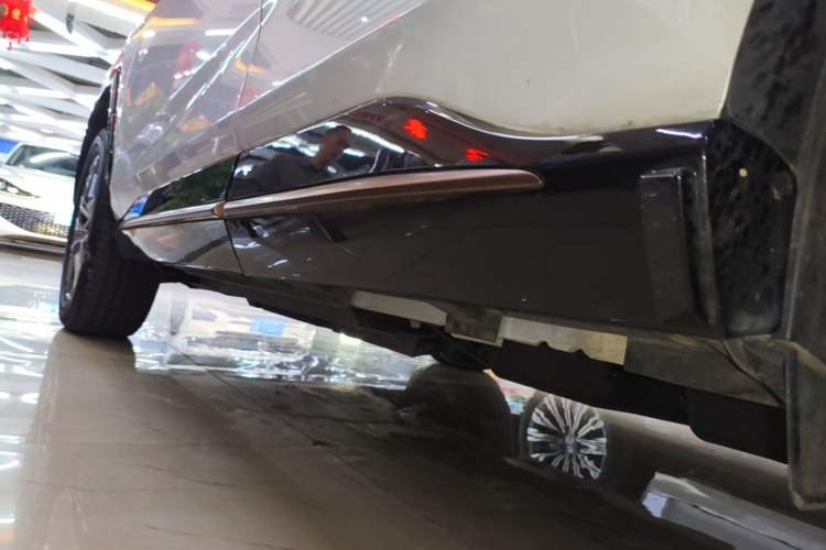 Used Toyota Wildlander 2024 Dual-Motor 2.5L E-CVT Two-Wheel Drive Luxury PLUS Edition Left Side Sill