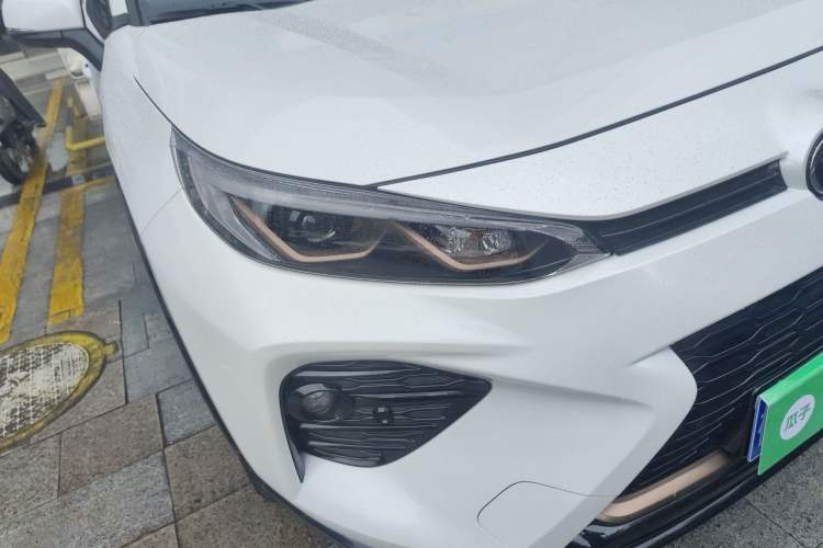 Used Toyota Wildlander 2024 2.0L CVT Two-Wheel Drive Luxury PLUS Edition Right Front Headlight
