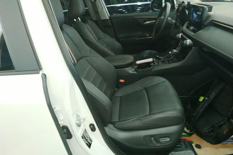 Used Toyota Wildlander 2024 Dual-Motor 2.5L E-CVT Two-Wheel Drive Luxury PLUS Edition Right Front Seat