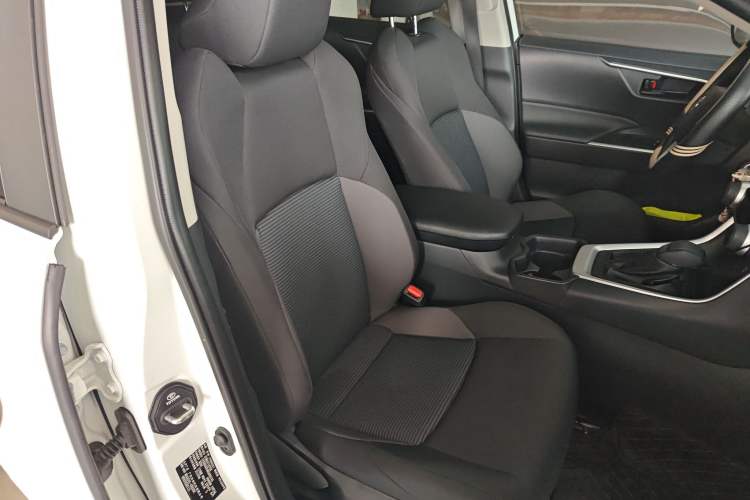 Used Toyota Wildlander 2024 2.0L CVT Two-Wheel Drive Leading Edition Right Front Seat