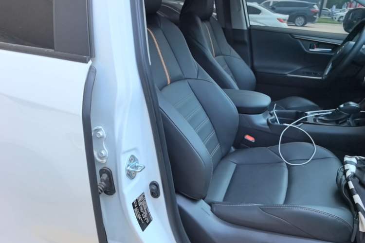 Used Toyota Wildlander 2024 2.0L CVT Two-Wheel Drive Luxury PLUS Edition Right Front Seat