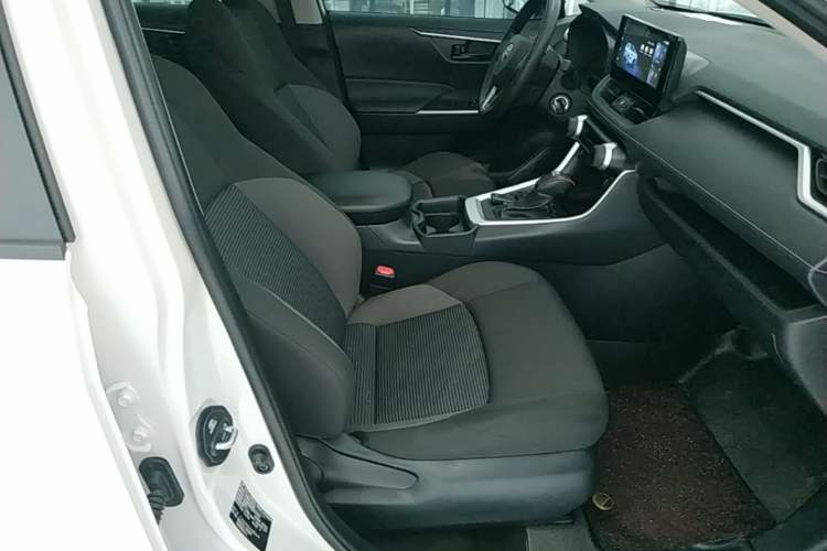 Used Toyota Wildlander 2024 2.0L CVT Two-Wheel Drive Leading Edition Right Front Seat