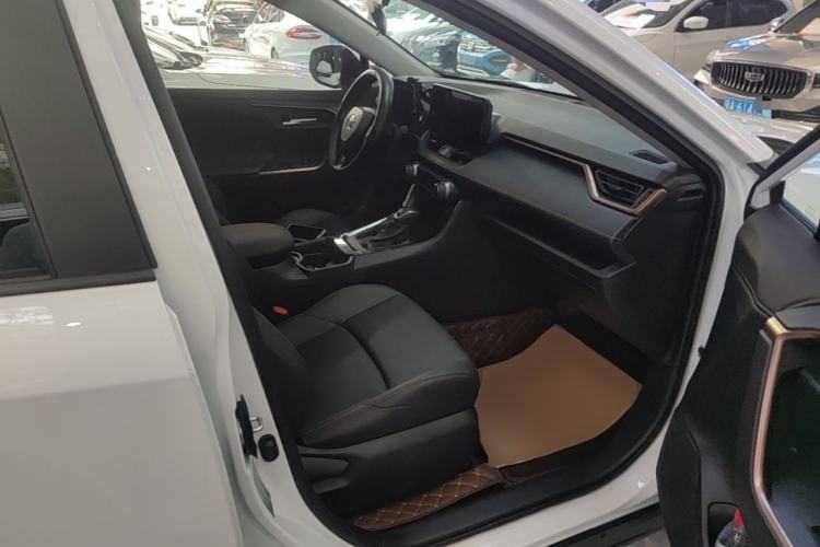 Used Toyota Wildlander 2024 2.0L CVT Two-Wheel Drive Urban Edition Right Front Seat