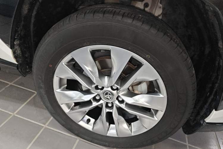 Used Toyota Wildlander 2024 2.0L CVT Two-Wheel Drive Urban Edition Right Front Wheel Hub