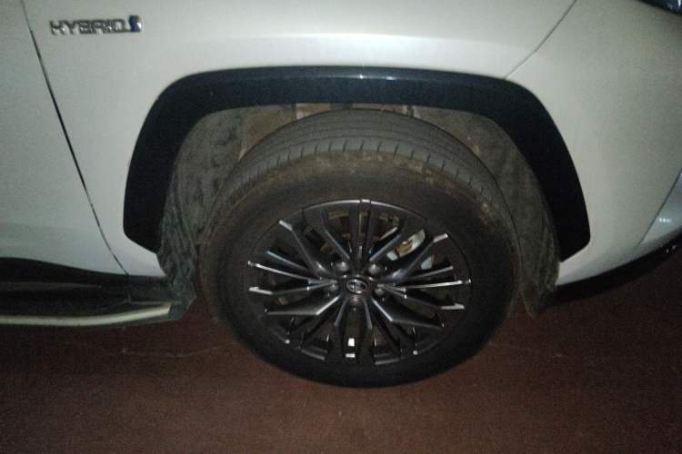 Used Toyota Wildlander 2024 Dual-Motor 2.5L E-CVT Two-Wheel Drive Luxury PLUS Edition Right Front Wheel Hub