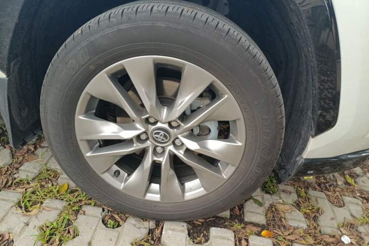 Used Toyota Wildlander 2024 2.0L CVT Two-Wheel Drive Urban Edition Right Front Wheel Hub