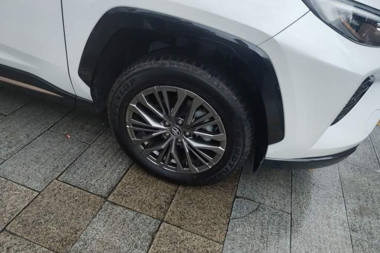 Used Toyota Wildlander 2024 2.0L CVT Two-Wheel Drive Luxury PLUS Edition Right Front Wheel Hub