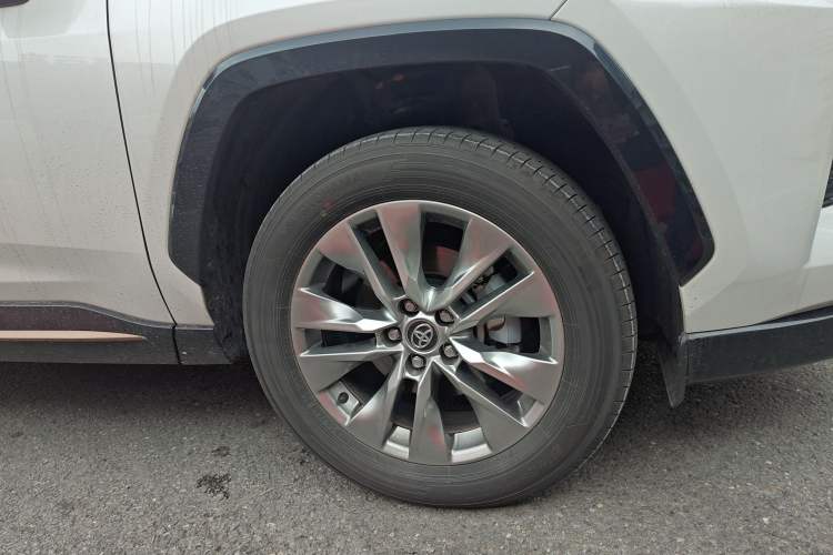 Used Toyota Wildlander 2024 2.0L CVT Two-Wheel Drive Urban Edition Right Front Wheel Hub