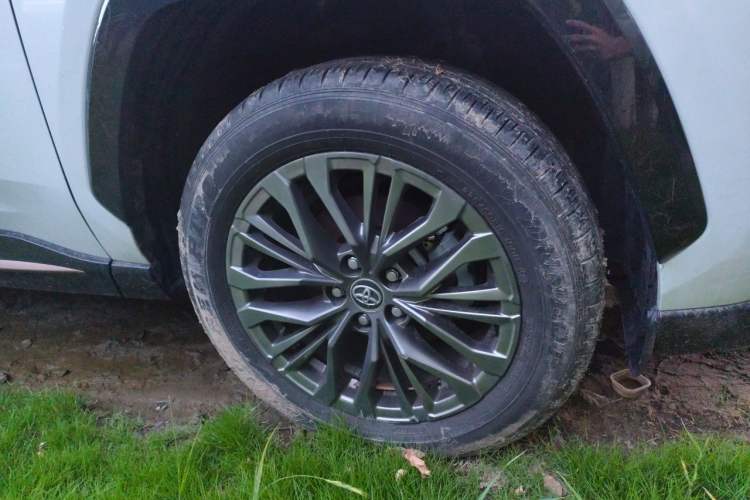 Used Toyota Wildlander 2024 2.0L CVT Two-Wheel Drive Luxury PLUS Edition Right Front Wheel Hub