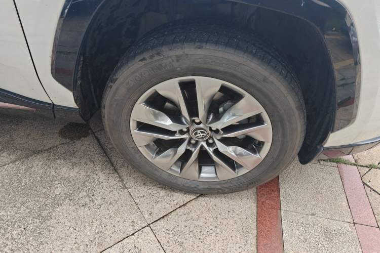Used Toyota Wildlander 2024 2.0L CVT Two-Wheel Drive Urban Edition Right Front Wheel Hub