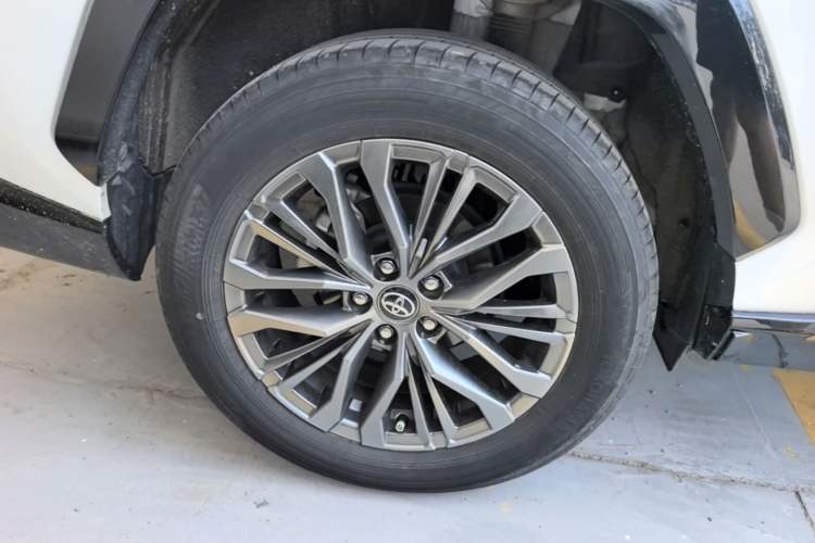 Used Toyota Wildlander 2024 2.0L CVT Two-Wheel Drive Luxury PLUS Edition Right Rear Wheel Hub