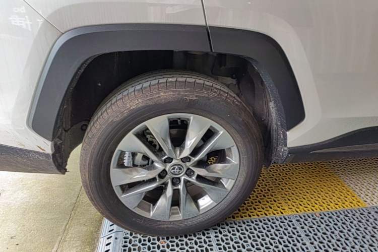 Used Toyota Wildlander 2024 2.0L CVT Two-Wheel Drive Leading Edition Right Rear Wheel Hub