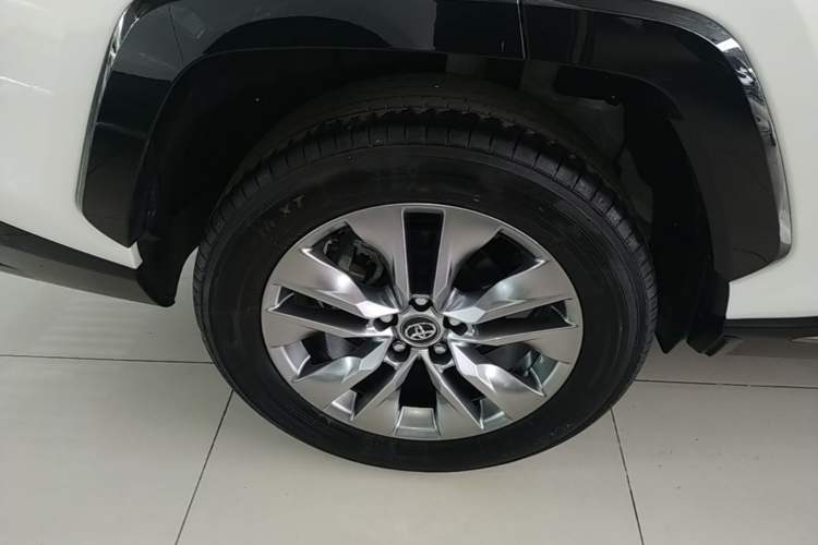 Used Toyota Wildlander 2024 2.0L CVT Two-Wheel Drive Urban Edition Right Rear Wheel Hub