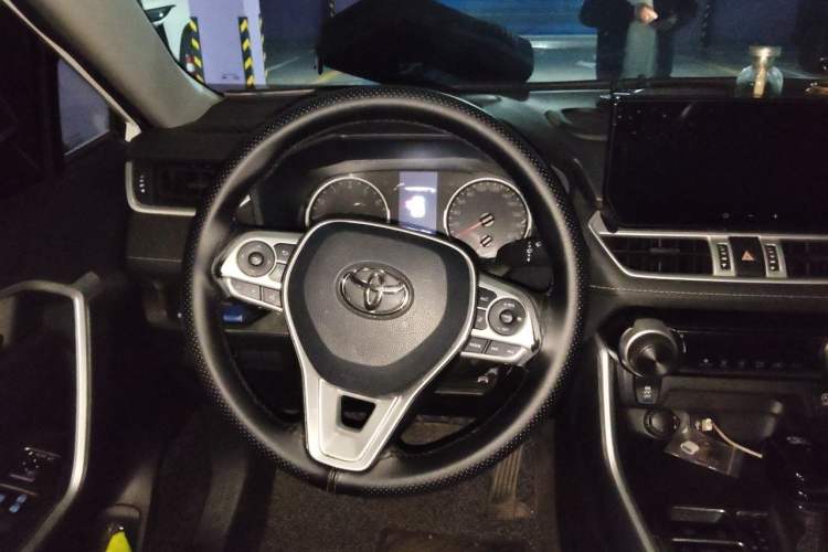 Used Toyota Wildlander 2024 2.0L CVT Two-Wheel Drive Leading Edition Steering Wheel