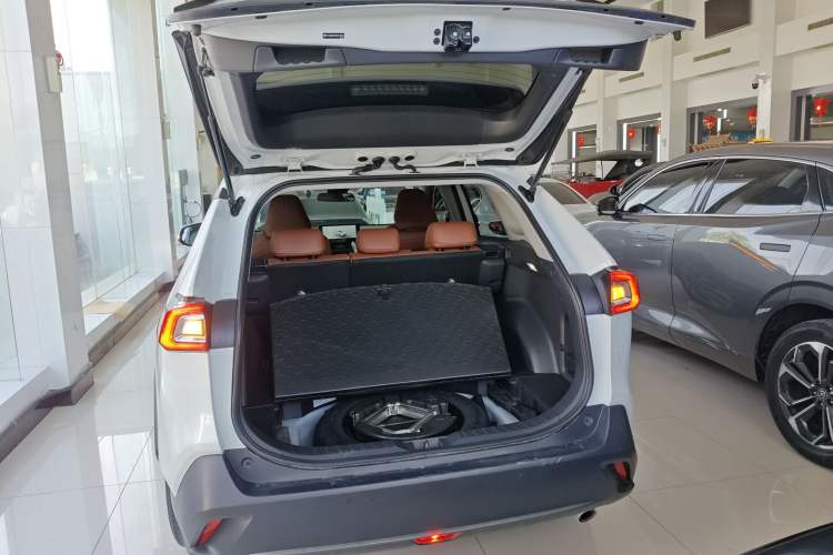 Used Toyota Wildlander 2024 2.0L CVT Two-Wheel Drive Leading Edition Trunk