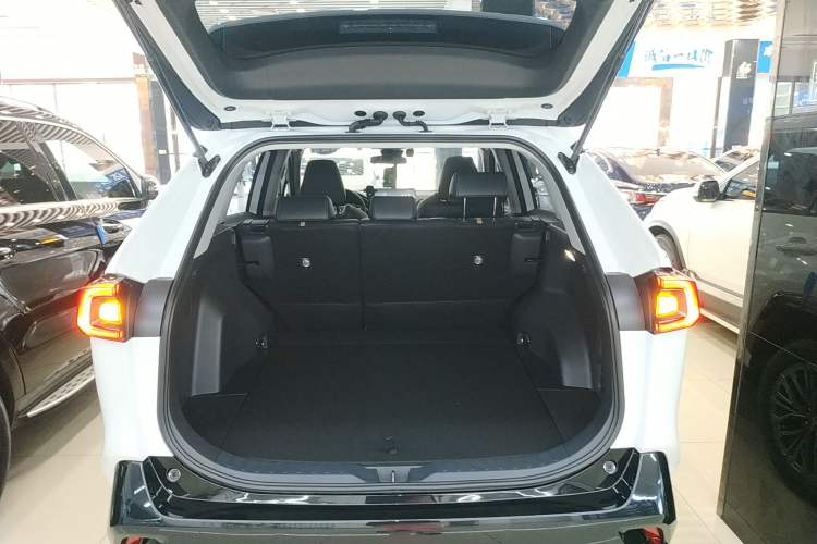 Used Toyota Wildlander 2024 Dual-Motor 2.5L E-CVT Two-Wheel Drive Luxury PLUS Edition Trunk