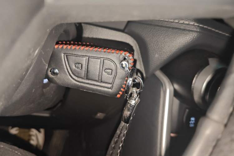 Used Toyota Wildlander 2024 2.0L CVT Two-Wheel Drive Leading Edition Vehicle Key