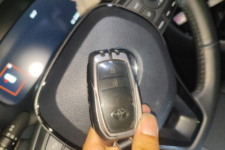 Used Toyota Wildlander 2024 Dual-Motor 2.5L E-CVT Two-Wheel Drive Luxury PLUS Edition Vehicle Key