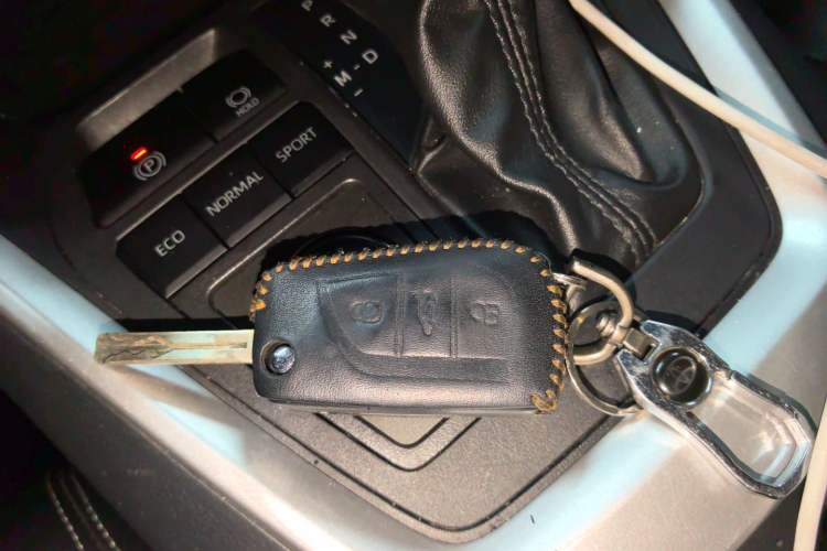Used Toyota Wildlander 2024 2.0L CVT Two-Wheel Drive Leading Edition Vehicle Key