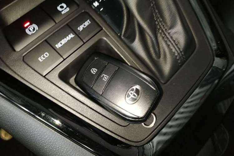Used Toyota Wildlander 2024 2.0L CVT Two-Wheel Drive Urban Edition Vehicle Key