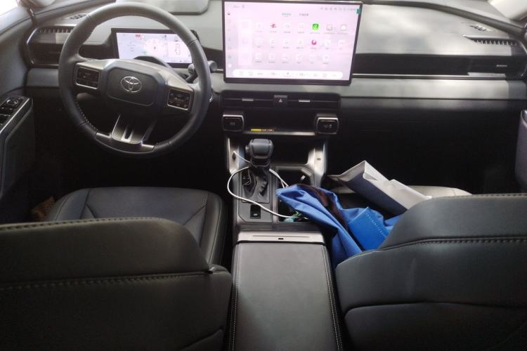 Used Toyota Wildlander 2026 Model 2.0L PRO Center Console