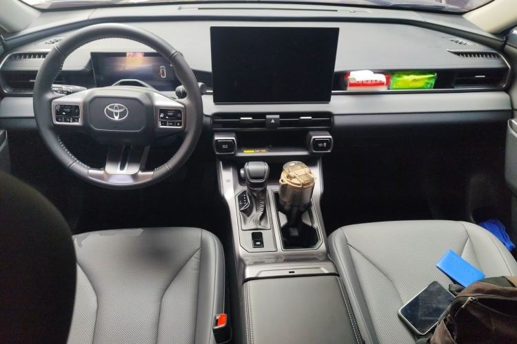 Used Toyota Wildlander 2026 Model 2.0L AIR Center Console
