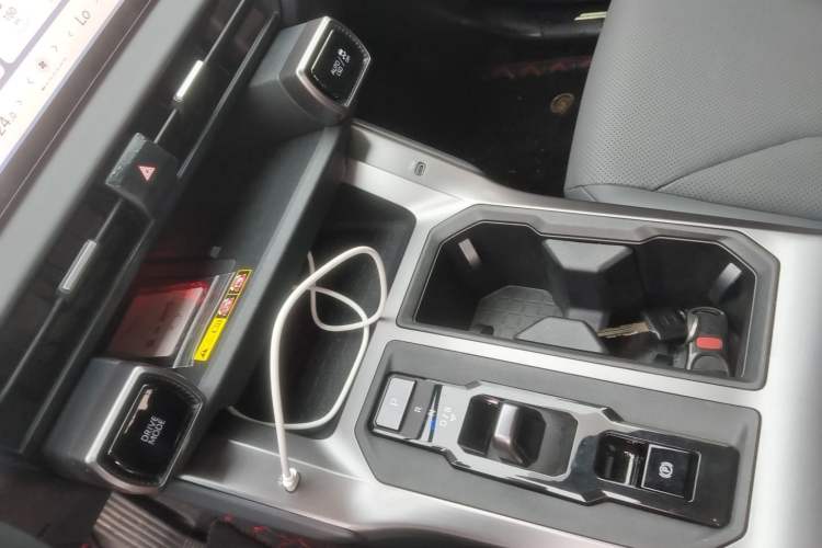Used Toyota Wildlander 2026 Model 2.0L Smart Electric Hybrid Dual-Engine PRO Gear Lever