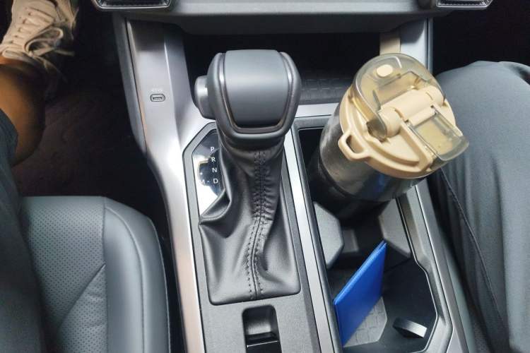 Used Toyota Wildlander 2026 Model 2.0L AIR Gear Lever