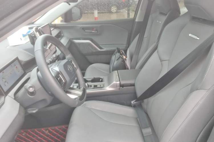 Used Toyota Wildlander 2026 Model 2.0L Smart Electric Hybrid Dual-Engine PRO Left Front Seat