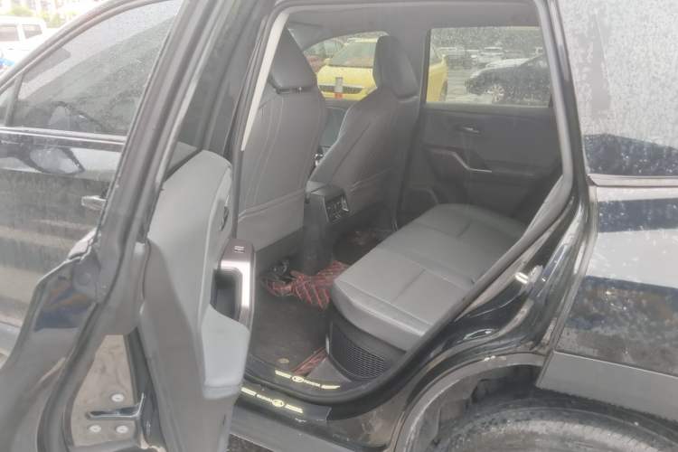 Used Toyota Wildlander 2026 Model 2.0L Smart Electric Hybrid Dual-Engine PRO Left Rear Seat