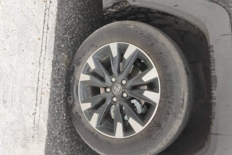 Used Toyota Wildlander 2026 Model 2.0L Smart Electric Hybrid Dual-Engine PRO Right Front Wheel Hub