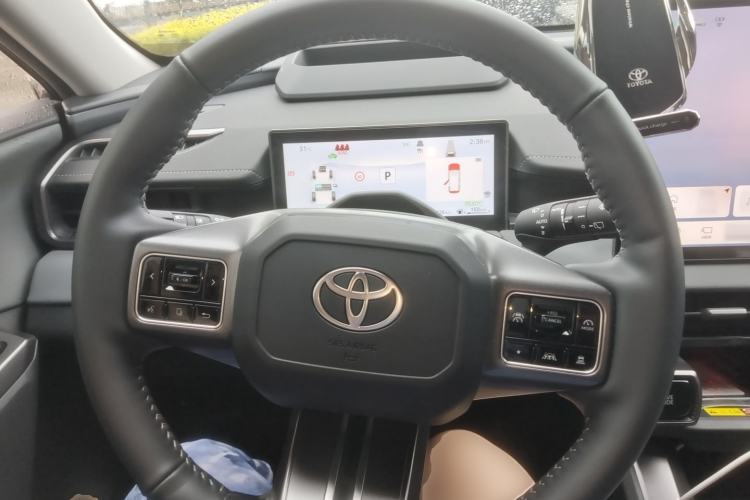 Used Toyota Wildlander 2026 Model 2.0L Smart Electric Hybrid Dual-Engine PRO Steering Wheel