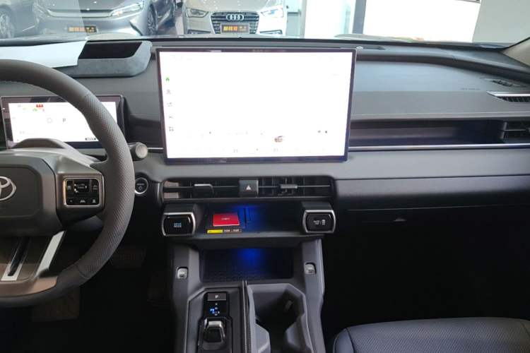 Used Toyota Wildlander 2026 Model 2.0L Smart Electric Hybrid Dual-Engine PRO+ Audio And AC Panel