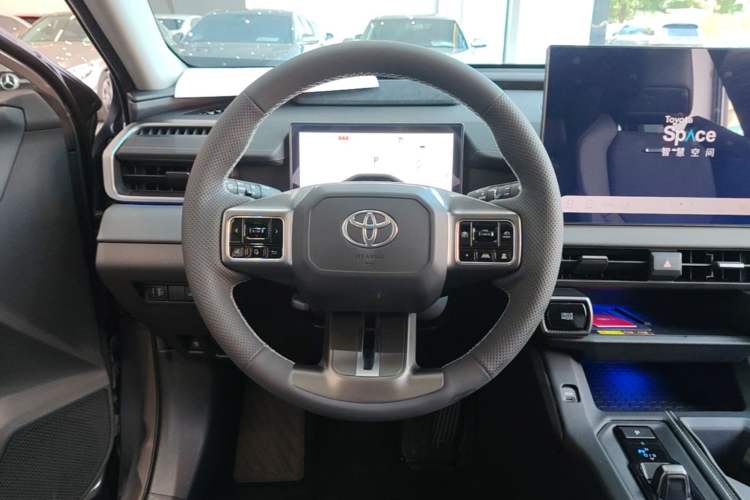 Used Toyota Wildlander 2026 Model 2.0L Smart Electric Hybrid Dual-Engine PRO+ Steering Wheel