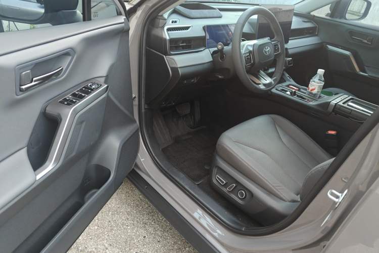 Used Toyota Wildlander 2026 Model 2.0L Smart Electric Hybrid Dual-Engine PRO+ Driver Seat