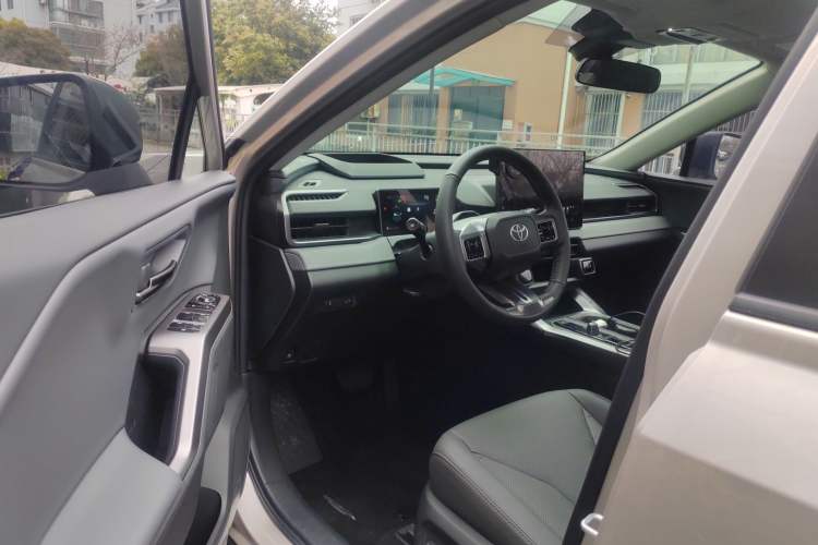 Used Toyota Wildlander 2026 Model 2.0L Smart Electric Hybrid Dual-Engine PRO+ Driver Seat