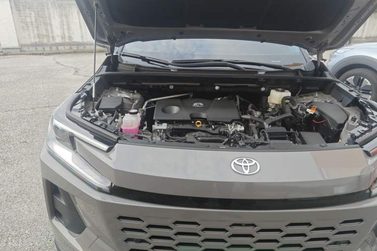 Used Toyota Wildlander 2026 Model 2.0L Smart Electric Hybrid Dual-Engine PRO+ Engine Bay Right