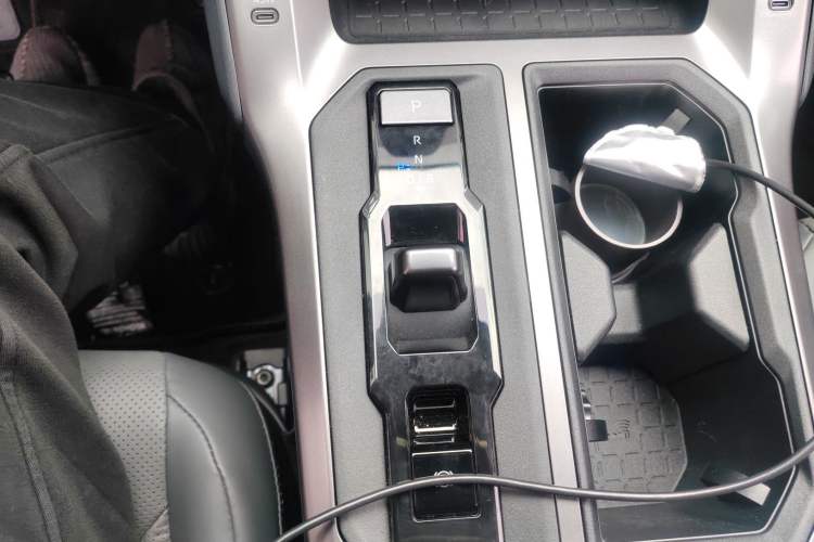 Used Toyota Wildlander 2026 Model 2.0L Smart Electric Hybrid Dual-Engine PRO+ Gear Lever