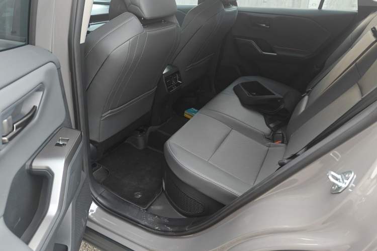 Used Toyota Wildlander 2026 Model 2.0L Smart Electric Hybrid Dual-Engine PRO+ Left Rear Seat