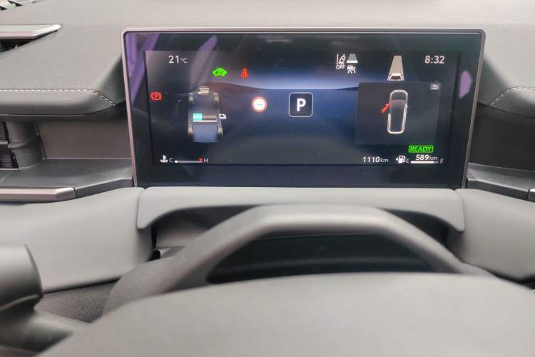 Used Toyota Wildlander 2026 Model 2.0L Smart Electric Hybrid Dual-Engine PRO+ Odometer Close Up