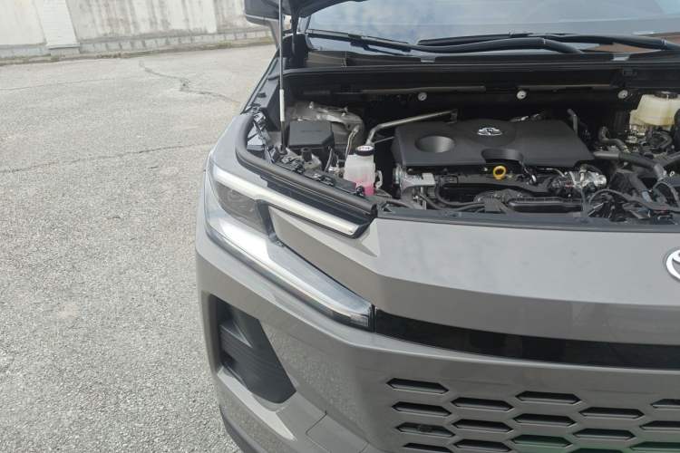 Used Toyota Wildlander 2026 Model 2.0L Smart Electric Hybrid Dual-Engine PRO+ Right Front Headlight