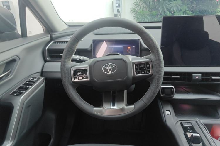 Used Toyota Wildlander 2026 Model 2.0L Smart Electric Hybrid Dual-Engine PRO+ Steering Wheel